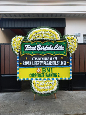 Papan Bunga Duka di Praya