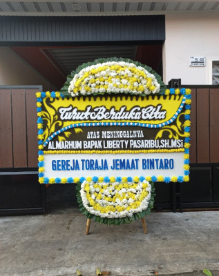 Papan Bunga Duka di Praya