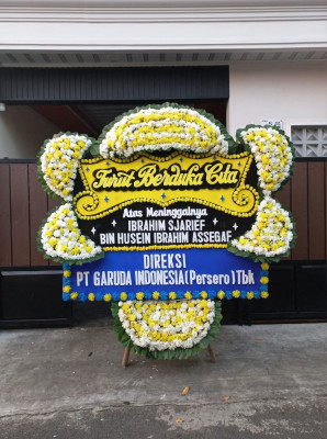 Papan Bunga Duka di Praya