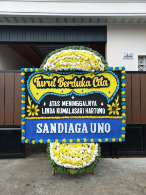 Papan Bunga Duka di Praya